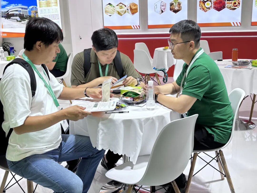 20260618潔晶集團參加第二十四屆世界制藥原料中國展1